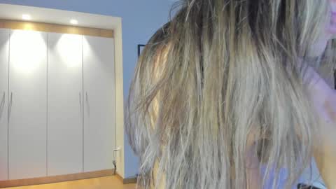 Snapshot of bella_hot77 chatting on February 3, 3:59 pm Anna online show from February 3, 3:59 pm