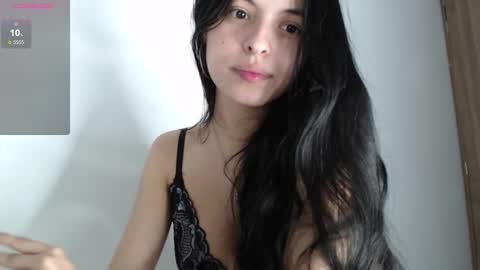 Snapshot of bella_musee chatting on December 6, 3:52 am   online show from December 6, 3:52 am