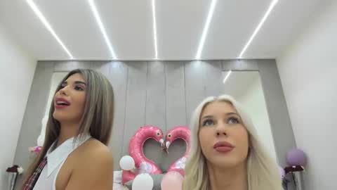 bella_posh online show from September 13, 10:59 am