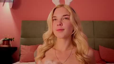 Snapshot of bella_stewarttt chatting on July 9, 1:09 am Bella NEW ROOM online show from July 9, 1:09 am