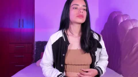 Snapshot of bella_sun_ chatting on November 9, 4:44 am Valeria Model Independent online show from November 9, 4:44 am