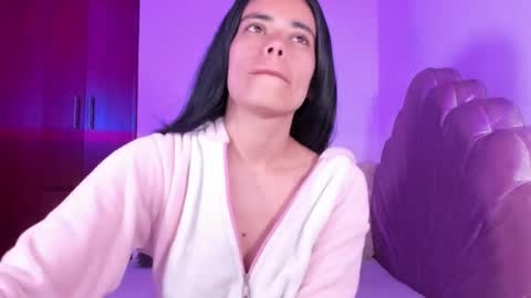 Snapshot of bella_sun_ chatting on November 20, 5:18 am Valeria Model Independent online show from November 20, 5:18 am