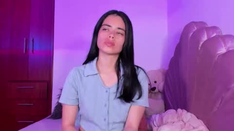 Snapshot of bella_sun_ chatting on November 21, 5:39 am Valeria Model Independent online show from November 21, 5:39 am