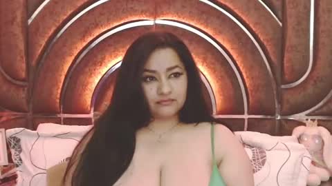 Snapshot of bella_taylor_a chatting on September 23, 1:30 am  Bella Taylore  online show from September 23, 1:30 am