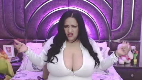 Snapshot of bella_taylor_a chatting on September 24, 11:52 pm  Bella Taylore  online show from September 24, 11:52 pm