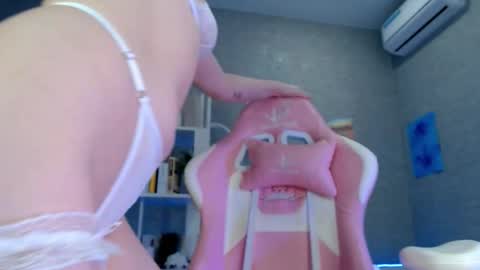 Snapshot of bella_torress chatting on October 26, 3:45 am Bella Torress online show from October 26, 3:45 am