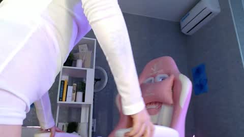 Snapshot of bella_torress chatting on October 28, 4:49 am Bella Torress online show from October 28, 4:49 am