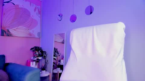 BELLA online show from September 17, 8:54 pm