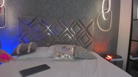 Cris online show from November 22, 7:57 pm