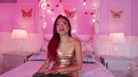 Snapshot of bellablazze chatting on December 1, 11:59 am bellablazze online show from December 1, 11:59 am