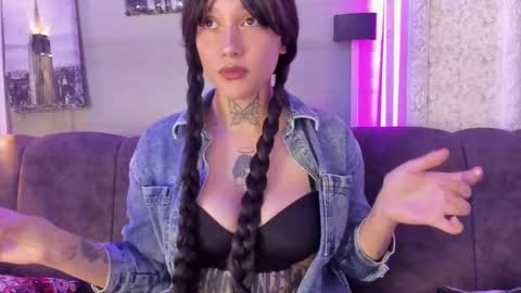 Snapshot of bellakittyyy_ chatting on October 13, 3:50 am Bella online show from October 13, 3:50 am