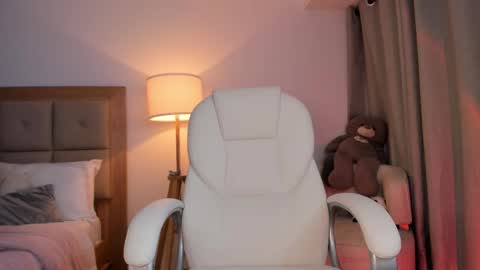 Bella Mia online show from October 17, 3:53 am