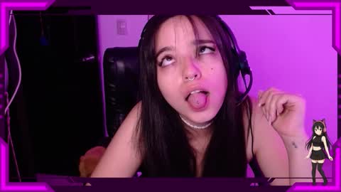 Snapshot of bellamoteluna chatting on October 28, 1:31 am Bella Monteluna online show from October 28, 1:31 am