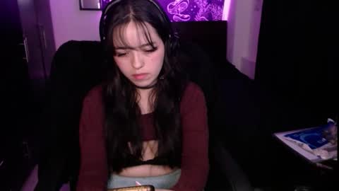 Snapshot of bellamoteluna chatting on November 27, 11:40 pm Bella Monteluna online show from November 27, 11:40 pm