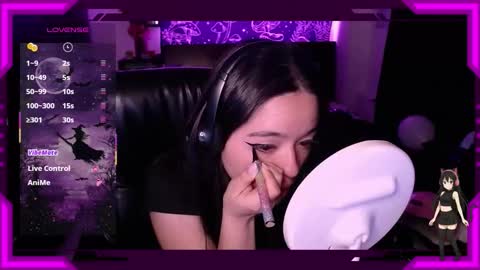 Snapshot of bellamoteluna chatting on December 3, 11:03 pm Bella Monteluna online show from December 3, 11:03 pm