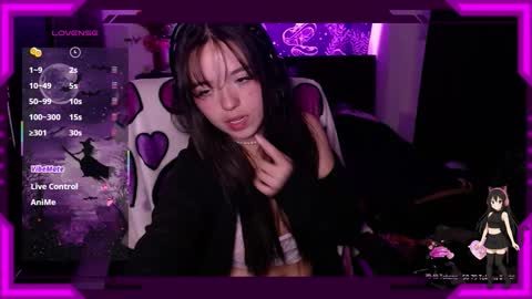 Snapshot of bellamoteluna chatting on December 4, 11:02 pm Bella Monteluna online show from December 4, 11:02 pm