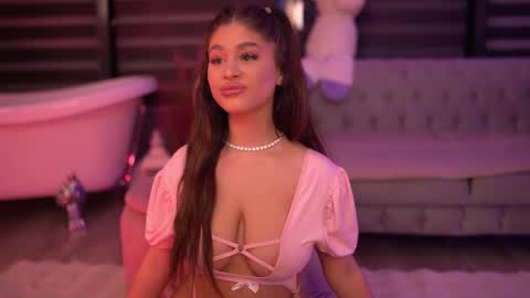 Bella online show from October 31, 6:53 pm