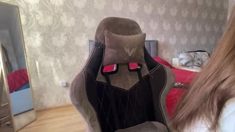 Snapshot of bellaparker_ chatting on February 24, 11:10 am bellaparker_ online show from February 24, 11:10 am