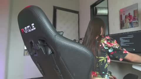 Snapshot of bellapazzia13 chatting on March 3, 5:50 pm online show from March 3, 5:50 pm