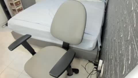 Snapshot of bellaprettty chatting on December 18, 4:39 pm Bella Angelycal online show from December 18, 4:39 pm