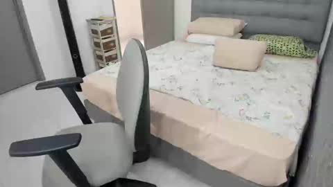 Snapshot of bellaprettty chatting on January 14, 5:45 pm Bella Angelycal online show from January 14, 5:45 pm