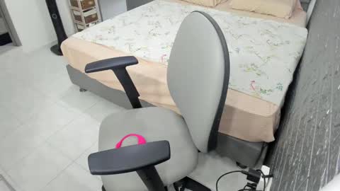 Snapshot of bellaprettty chatting on January 16, 1:58 pm Bella Angelycal online show from January 16, 1:58 pm