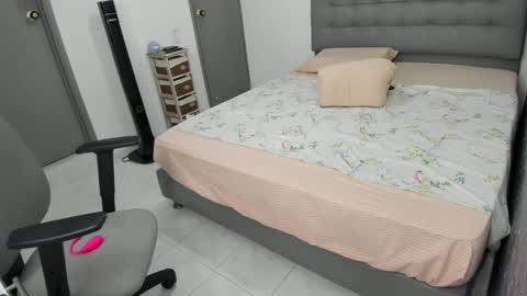 Snapshot of bellaprettty chatting on February 13, 3:24 pm Bella Angelycal online show from February 13, 3:24 pm