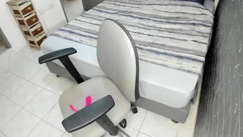 Snapshot of bellaprettty chatting on October 23, 2:49 pm Bella Angelycal online show from October 23, 2:49 pm