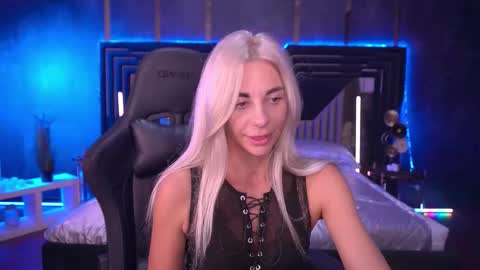 Bella online show from September 8, 8:41 pm