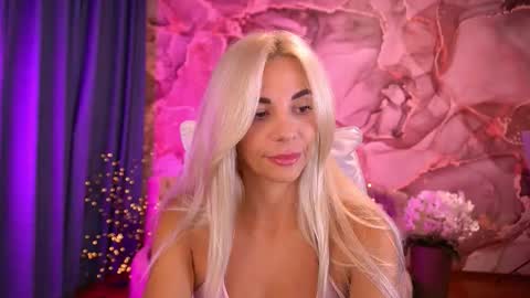 Bella online show from September 17, 7:59 pm