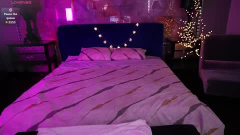 Bella online show from April 2, 1:31 pm