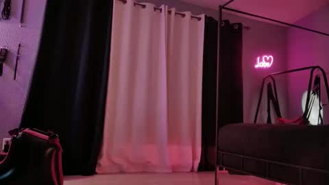 Bellaskeykeeper online show from February 24, 8:12 am