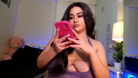 Snapshot of bellaswildcummer chatting on October 18, 10:10 pm BELLA JONES online show from October 18, 10:10 pm