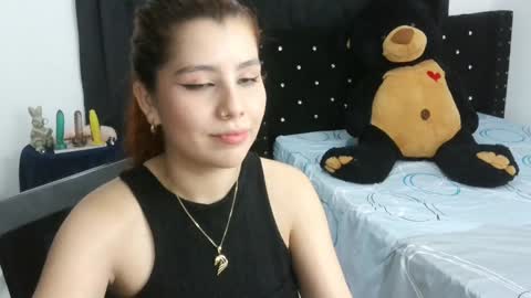 Snapshot of bellatrix_colen chatting on December 16, 7:26 am Aleja online show from December 16, 7:26 am