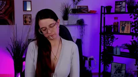 Snapshot of bellatrixllestrange chatting on January 24, 1:45 am Bella. Ntmu online show from January 24, 1:45 am