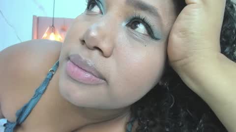 Snapshot of belle_brunette chatting on November 20, 9:25 pm belle online show from November 20, 9:25 pm