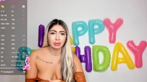 Snapshot of belle_hallle chatting on December 2, 3:25 pm LucyJelly online show from December 2, 3:25 pm