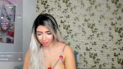 Snapshot of belle_hallle chatting on January 3, 1:38 am LucyJelly online show from January 3, 1:38 am