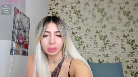 Snapshot of belle_hallle chatting on January 14, 1:17 pm LucyJelly online show from January 14, 1:17 pm