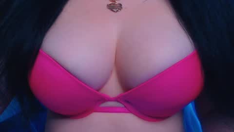 Snapshot of bellelovexx chatting on December 3, 12:16 pm Hello I am kind friendly and cute girl online show from December 3, 12:16 pm