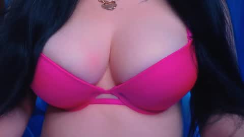 Snapshot of bellelovexx chatting on December 4, 3:26 am Hello I am kind friendly and cute girl online show from December 4, 3:26 am