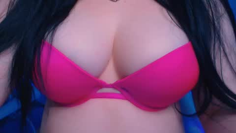 Snapshot of bellelovexx chatting on December 4, 6:33 am Hello I am kind friendly and cute girl online show from December 4, 6:33 am