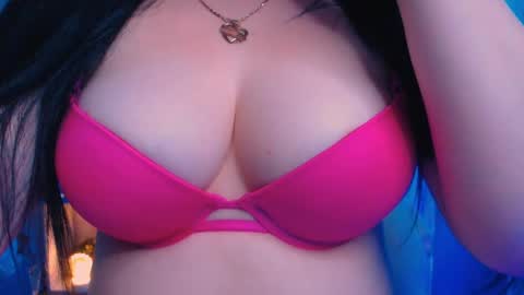 Snapshot of bellelovexx chatting on December 12, 9:19 am Hello I am kind friendly and cute girl online show from December 12, 9:19 am