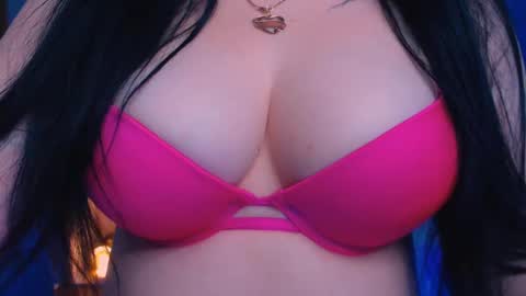 Snapshot of bellelovexx chatting on December 12, 11:25 pm Hello I am kind friendly and cute girl online show from December 12, 11:25 pm
