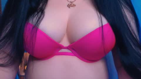 Snapshot of bellelovexx chatting on December 14, 10:45 am Hello I am kind friendly and cute girl online show from December 14, 10:45 am
