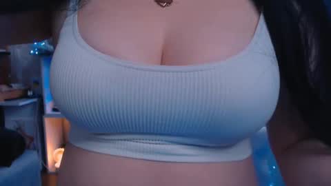 Snapshot of bellelovexx chatting on December 20, 7:22 am Hello I am kind friendly and cute girl online show from December 20, 7:22 am
