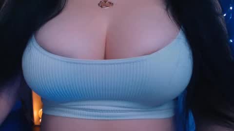 Snapshot of bellelovexx chatting on December 23, 6:27 pm Hello I am kind friendly and cute girl online show from December 23, 6:27 pm