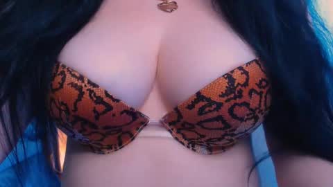 Snapshot of bellelovexx chatting on January 11, 12:18 pm Hello I am kind friendly and cute girl online show from January 11, 12:18 pm