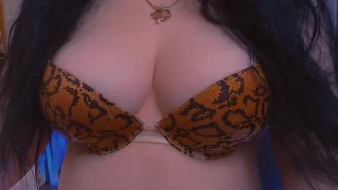 Snapshot of bellelovexx chatting on March 10, 11:53 am Hello I am kind friendly and cute girl online show from March 10, 11:53 am