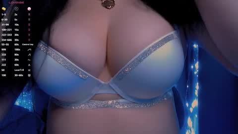 Snapshot of bellelovexx chatting on September 21, 9:38 pm Hello I am kind friendly and cute girl online show from September 21, 9:38 pm